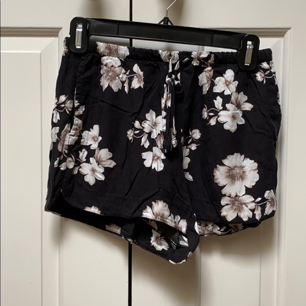 Summery floral flowy shorts